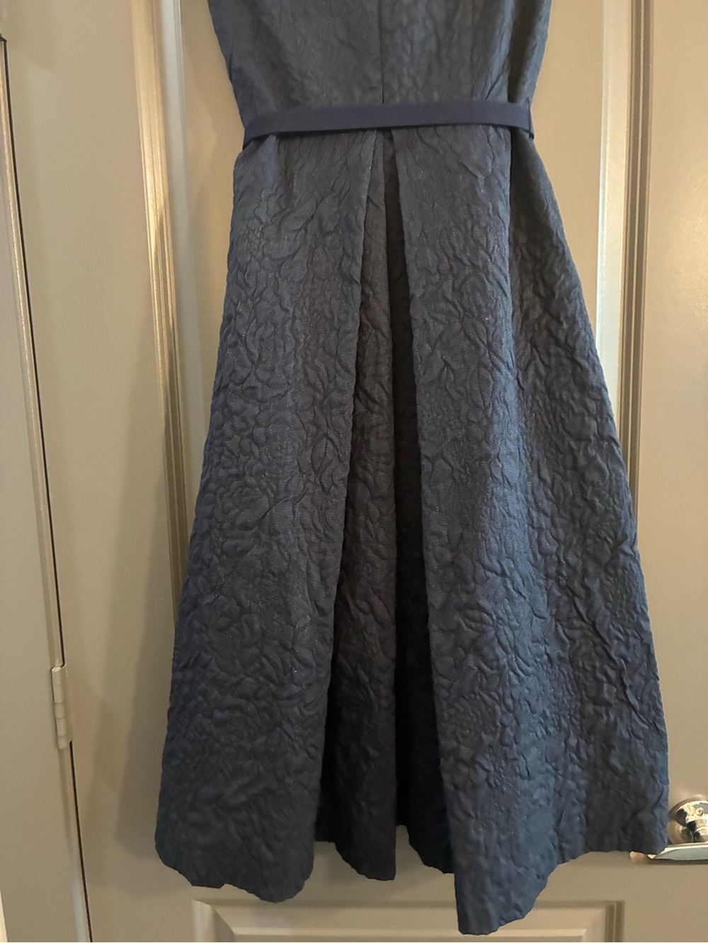 CH Carolina Herrera Navy Textured Sleeveless Midi Dress with Detachable Belt - Picture 5 of 10